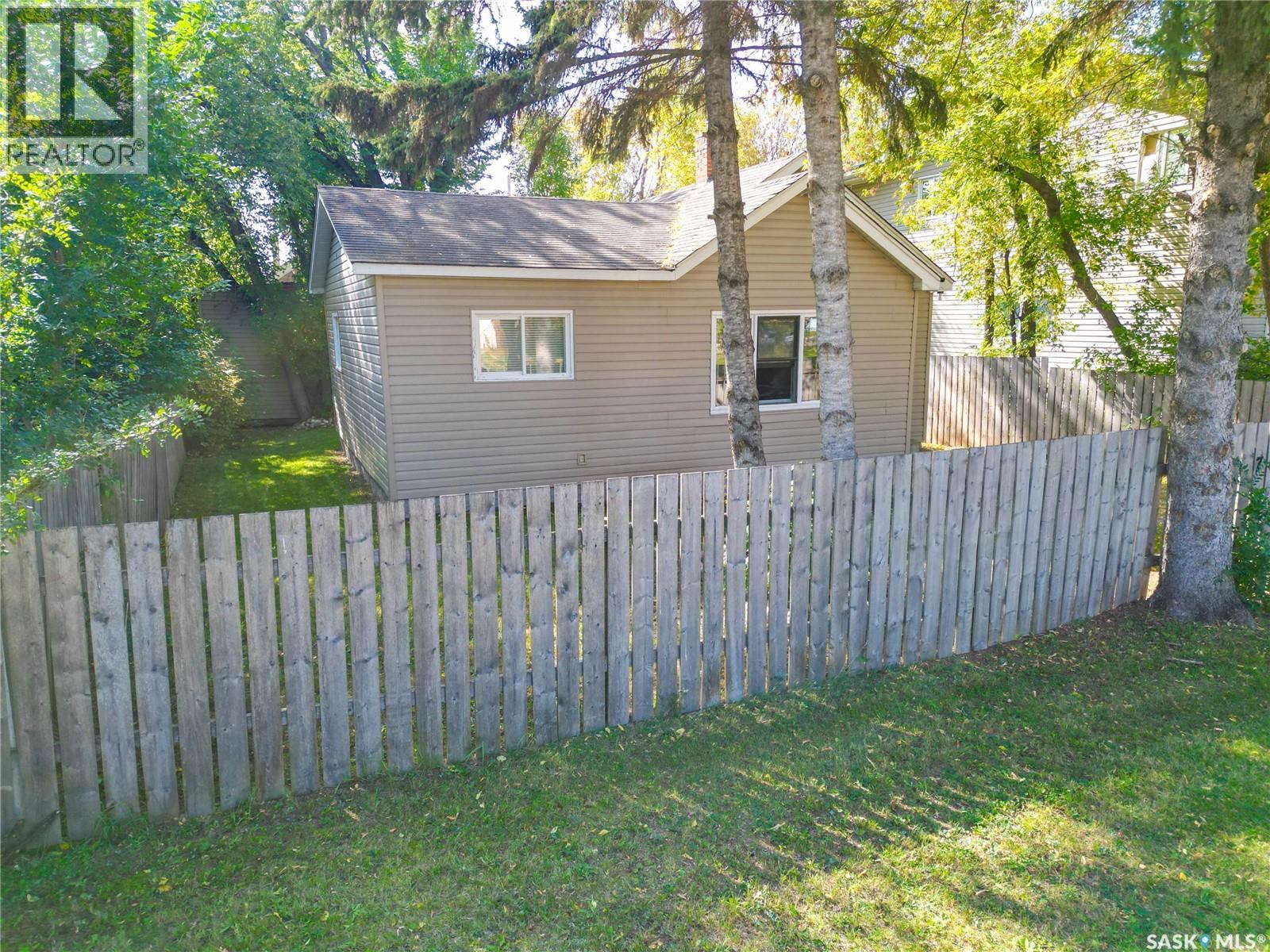 707 5th Street E, Prince Albert, Saskatchewan  S6V 0M5 - Photo 2 - SK018759