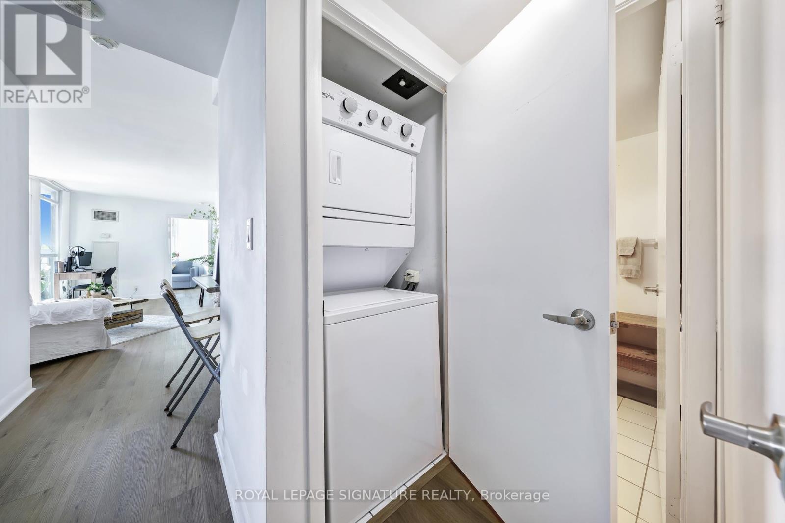 2405 - 600 Fleet Street, Toronto, Ontario  M5V 1B7 - Photo 35 - C12416213