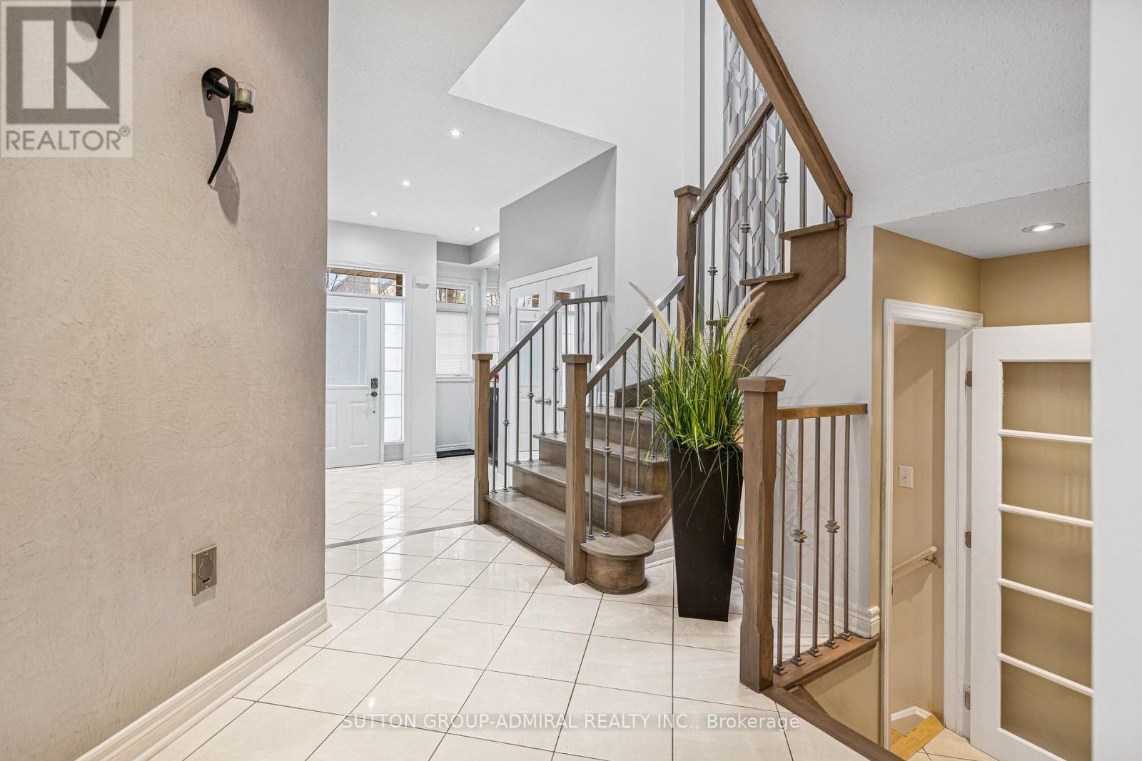 63 Vivaldi Drive, Vaughan, Ontario  L4J 8Z4 - Photo 7 - N12416222