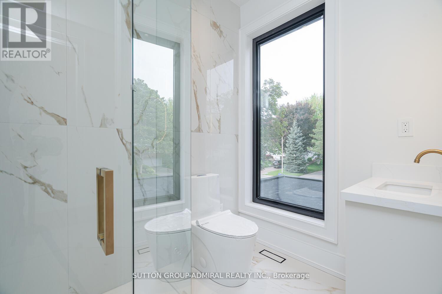 98 Babcombe Drive, Markham (Bayview Glen), Ontario  L3T 1N1 - Photo 34 - N12416245