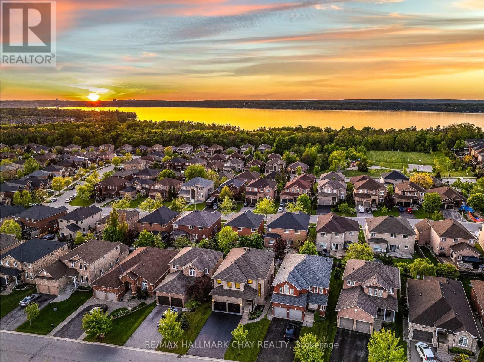 12 PRINCE OF WALES DRIVE, Barrie, Ontario
