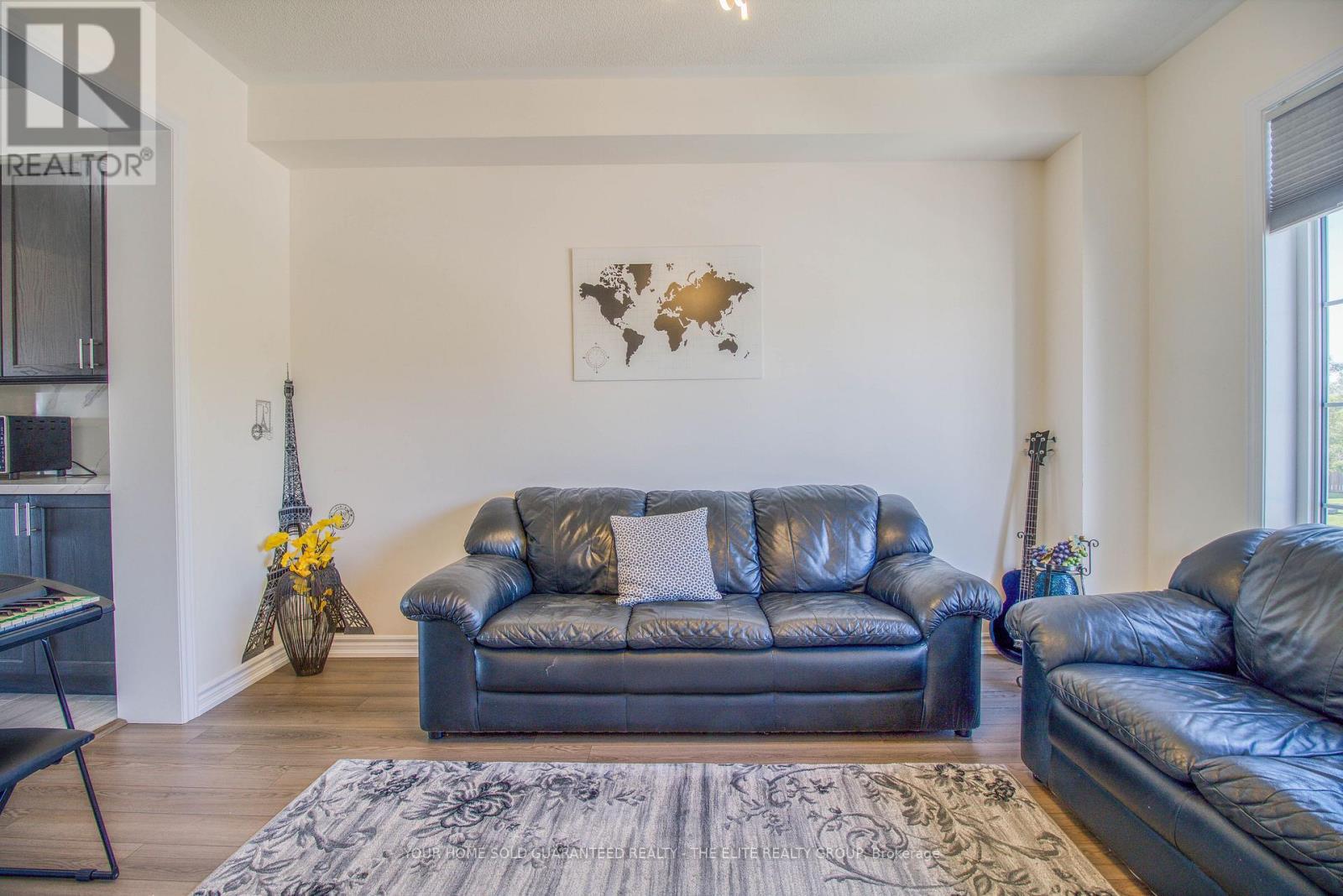 211 Lia Drive, Clearview, Ontario  L0M 1S0 - Photo 4 - S12416264