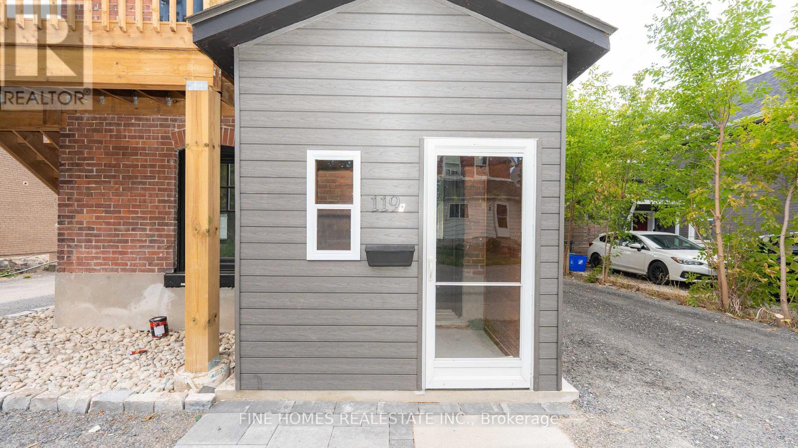 119 Albert Street S, Orillia, Ontario  L3V 5L1 - Photo 2 - S12416328