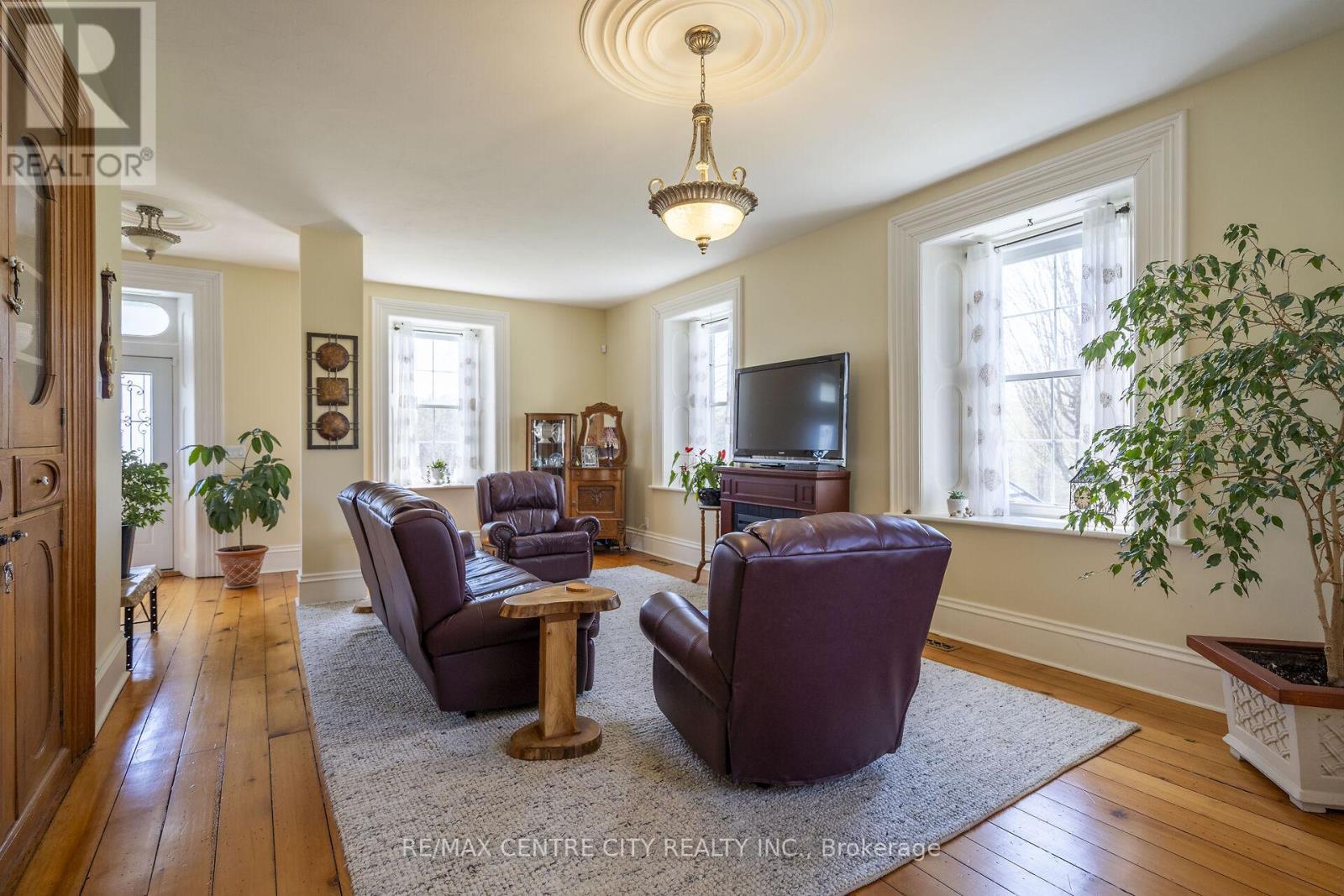 846635 Township Road 9, Blandford-Blenheim, Ontario  N0J 1B0 - Photo 14 - X12416364