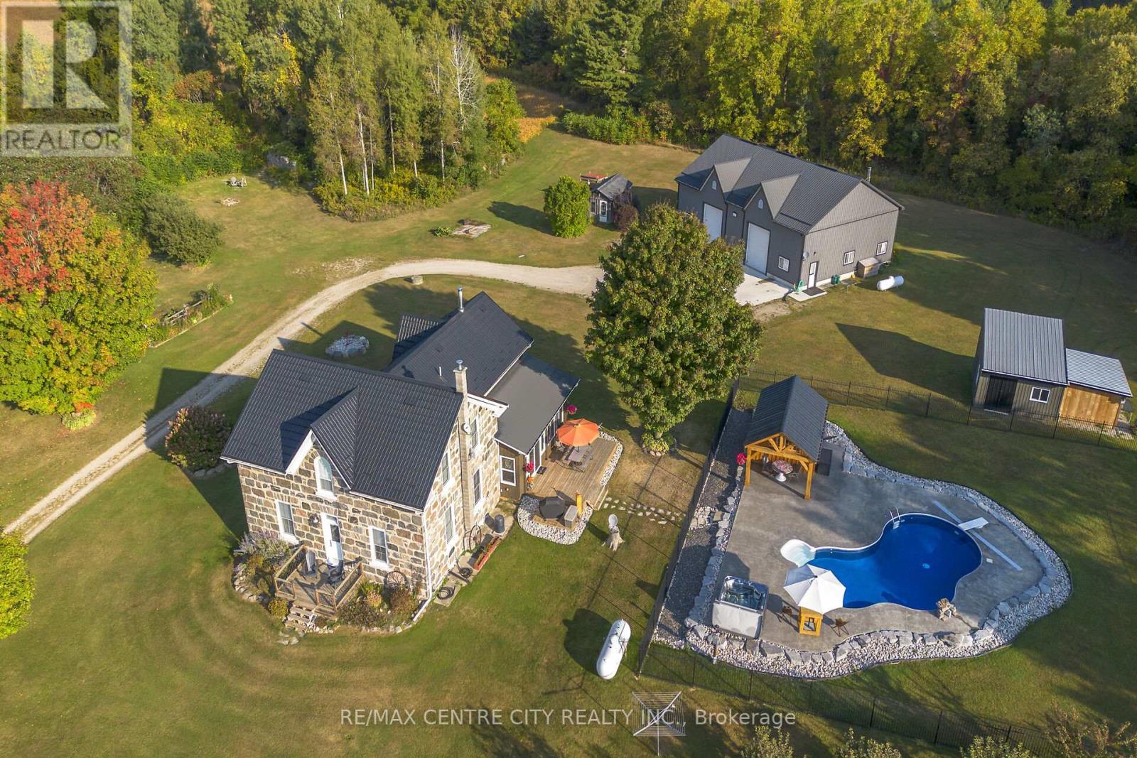 846635 Township Road 9, Blandford-Blenheim, Ontario  N0J 1B0 - Photo 2 - X12416364