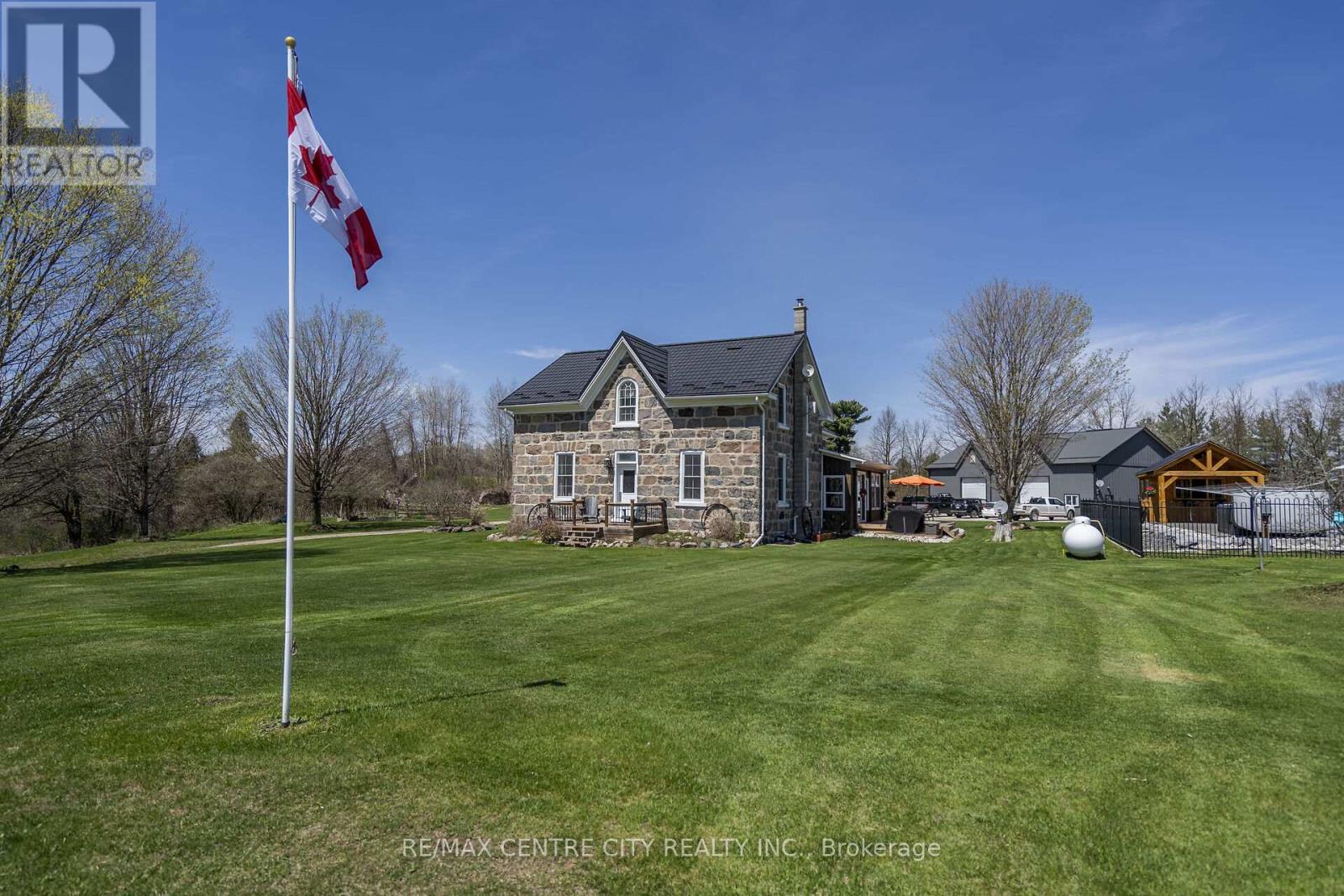 846635 Township Road 9, Blandford-Blenheim, Ontario  N0J 1B0 - Photo 4 - X12416364