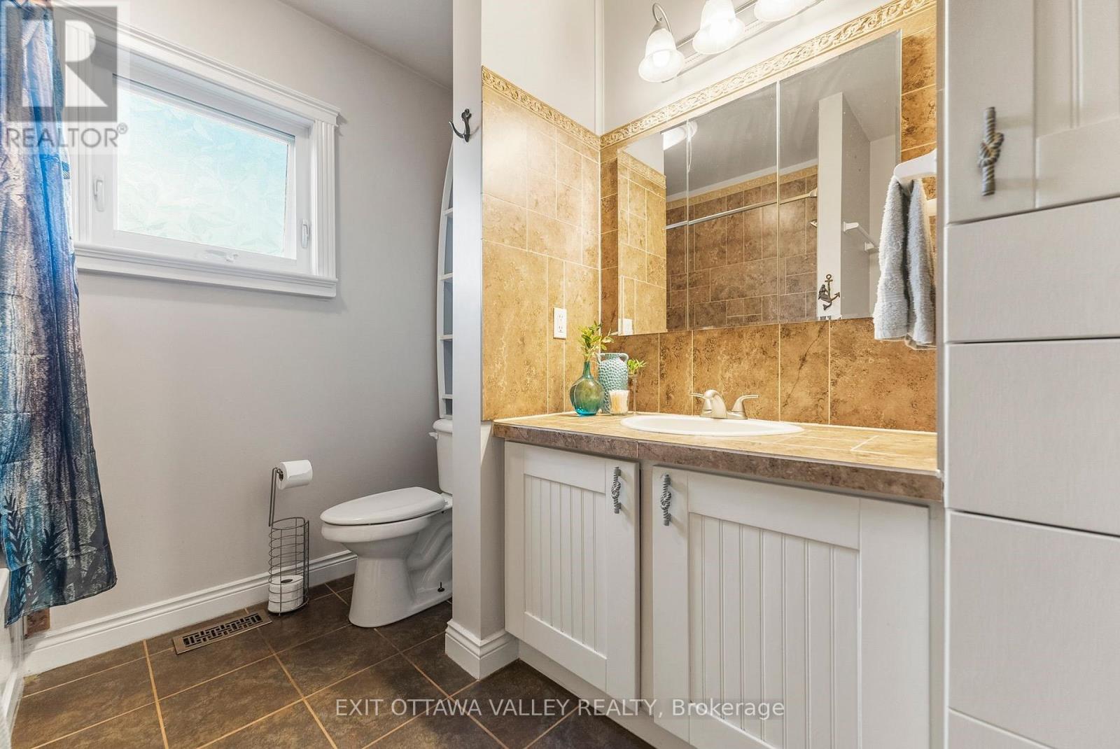 44 Lacroix Bay Road, Whitewater Region, Ontario  K0J 2L0 - Photo 21 - X12416365