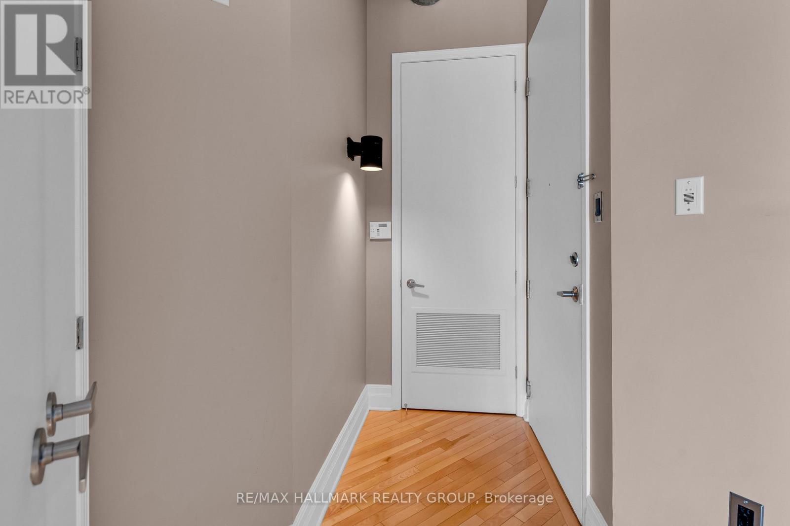 206 - 420 Berkley Avenue, Ottawa, Ontario  K2A 4H5 - Photo 4 - X12416349