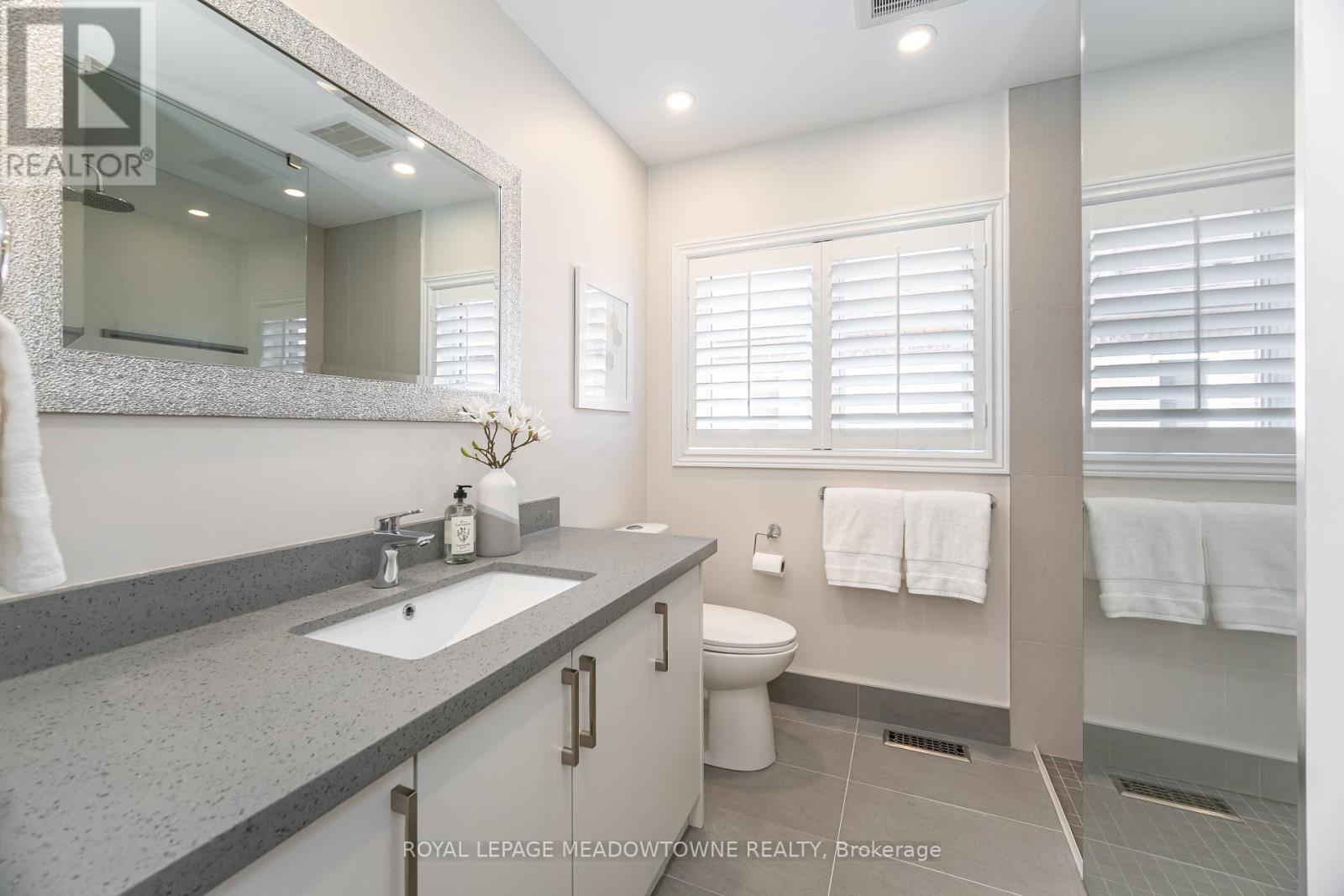 6520 Western Skies Way, Mississauga, Ontario  L5W 1G4 - Photo 37 - W12416239