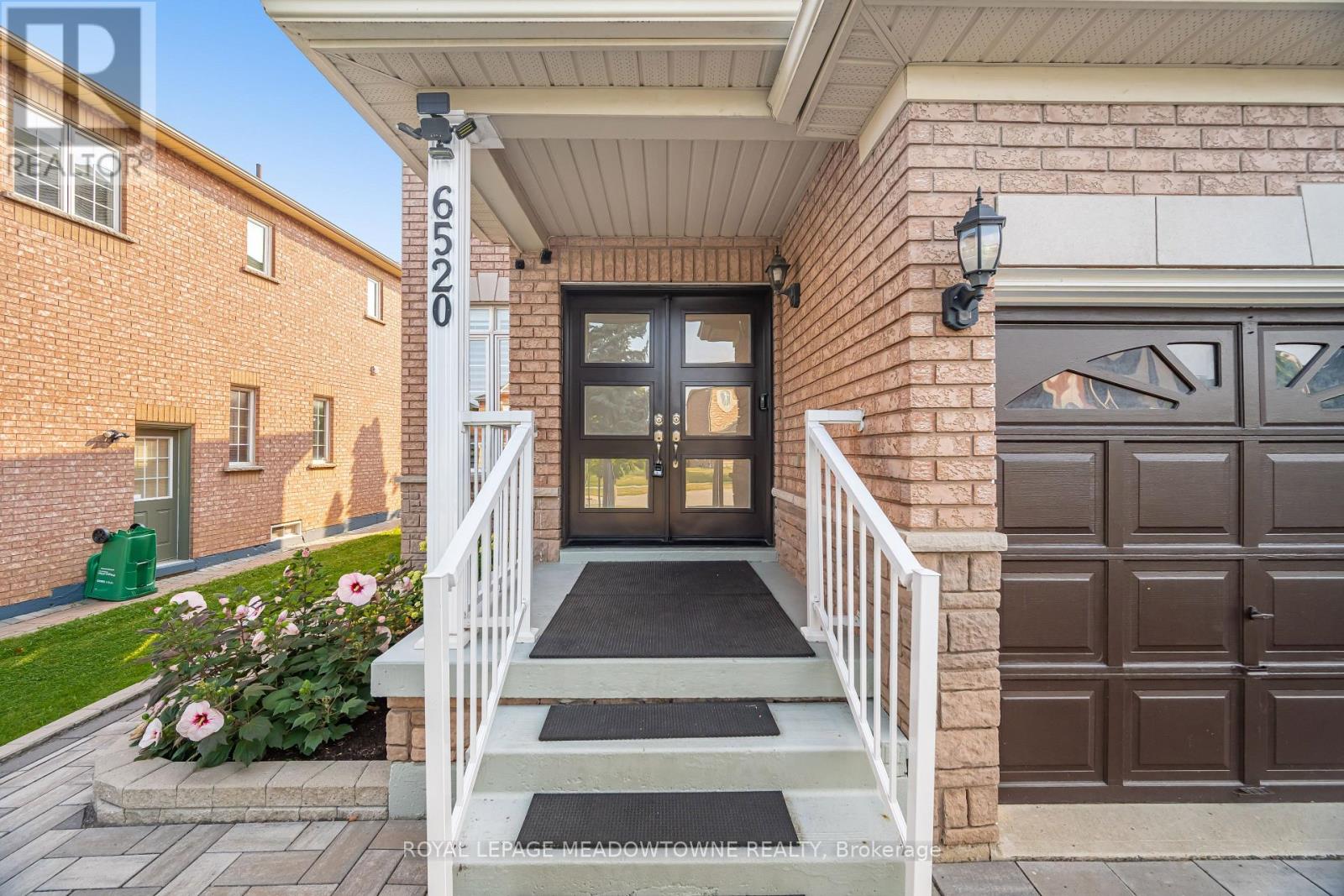 6520 Western Skies Way, Mississauga, Ontario  L5W 1G4 - Photo 4 - W12416239