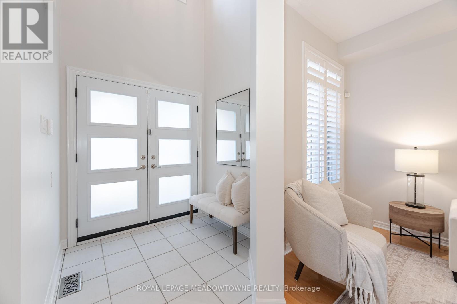 6520 Western Skies Way, Mississauga, Ontario  L5W 1G4 - Photo 6 - W12416239