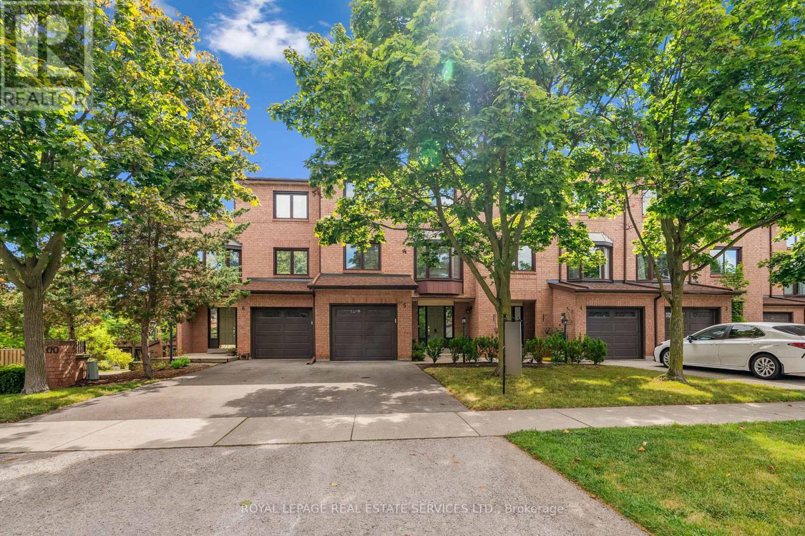 5 - 1100 Queens Avenue, Oakville, Ontario  L6H 2B5 - Photo 1 - W12416243