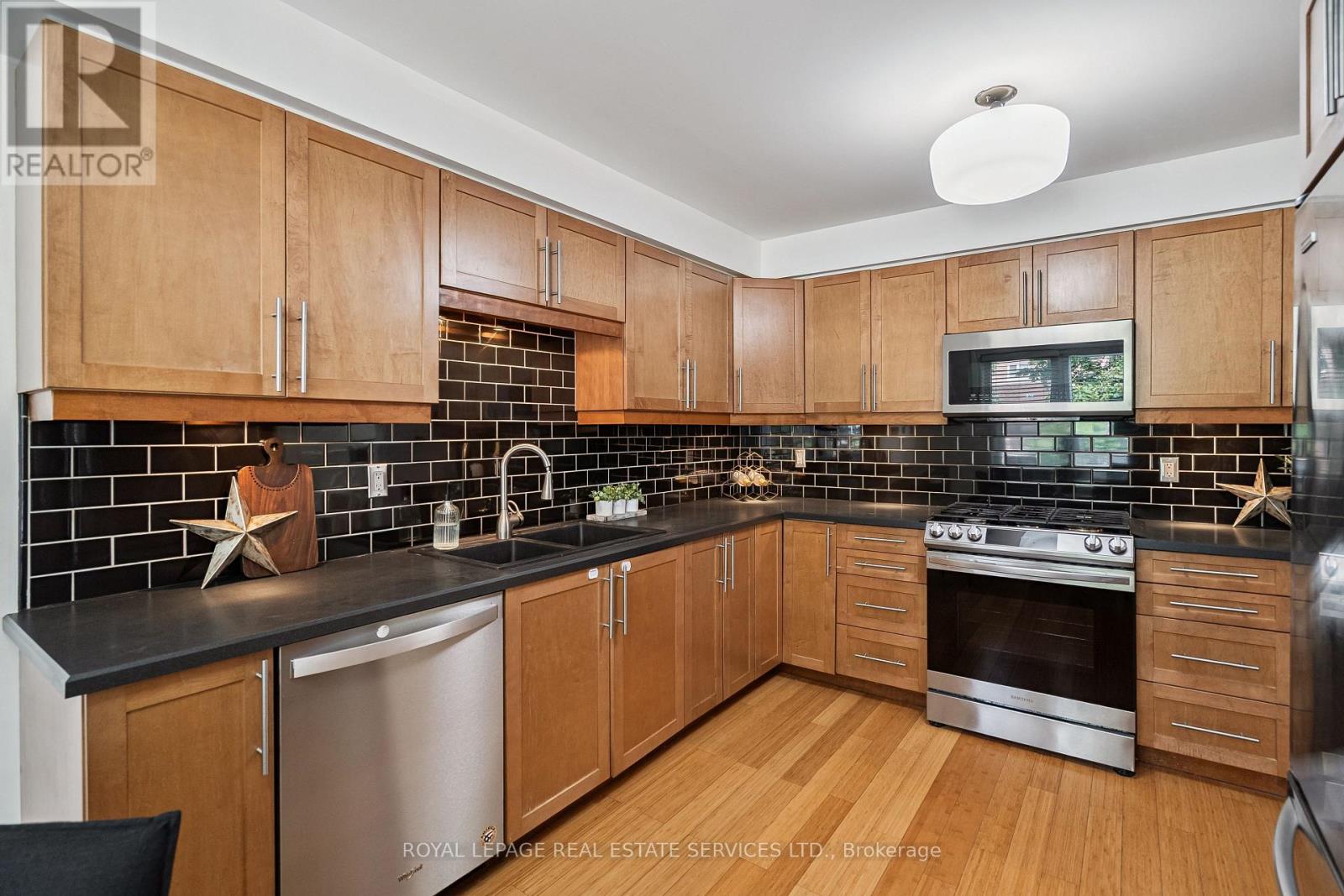 5 - 1100 Queens Avenue, Oakville, Ontario  L6H 2B5 - Photo 14 - W12416243