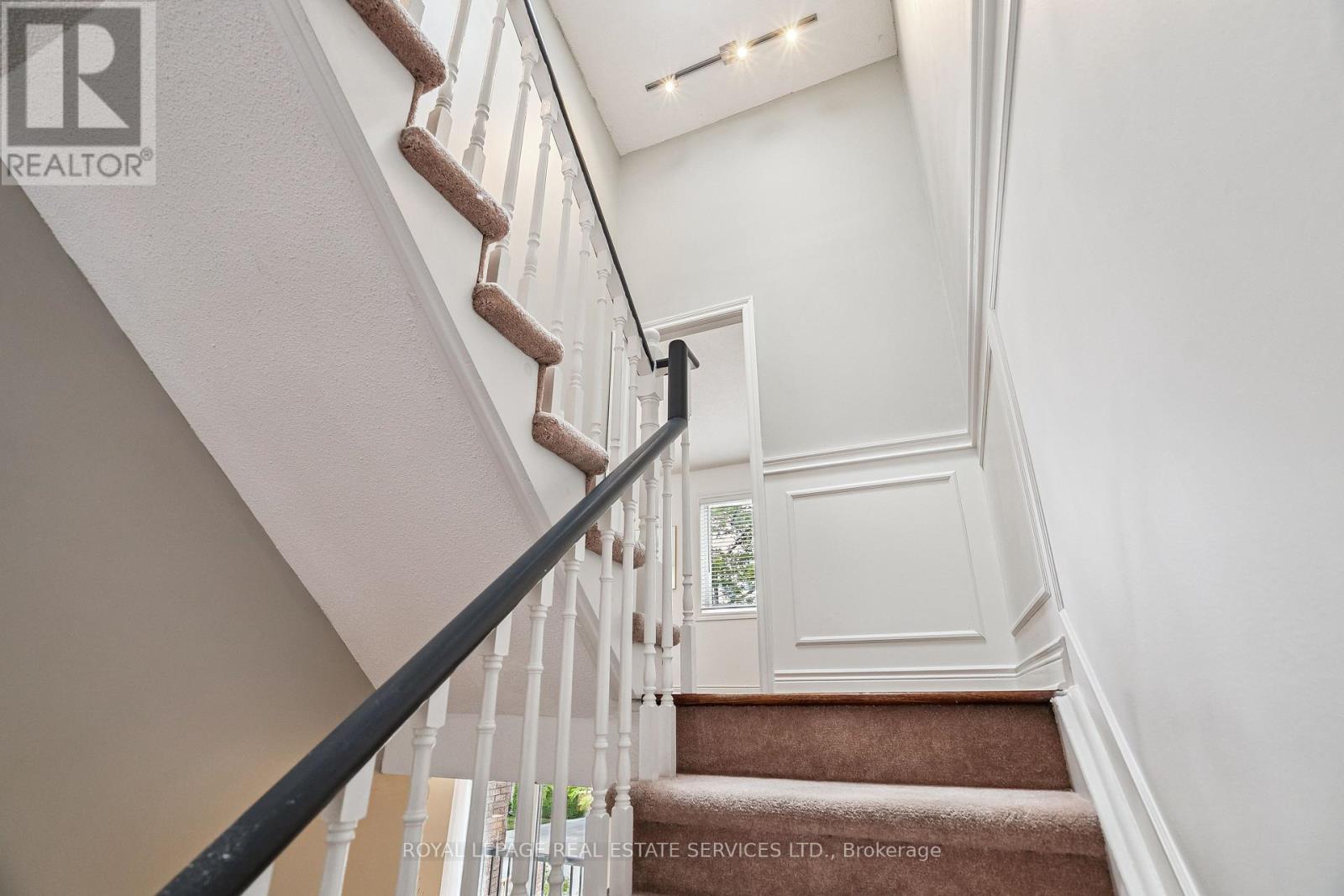 5 - 1100 Queens Avenue, Oakville, Ontario  L6H 2B5 - Photo 16 - W12416243