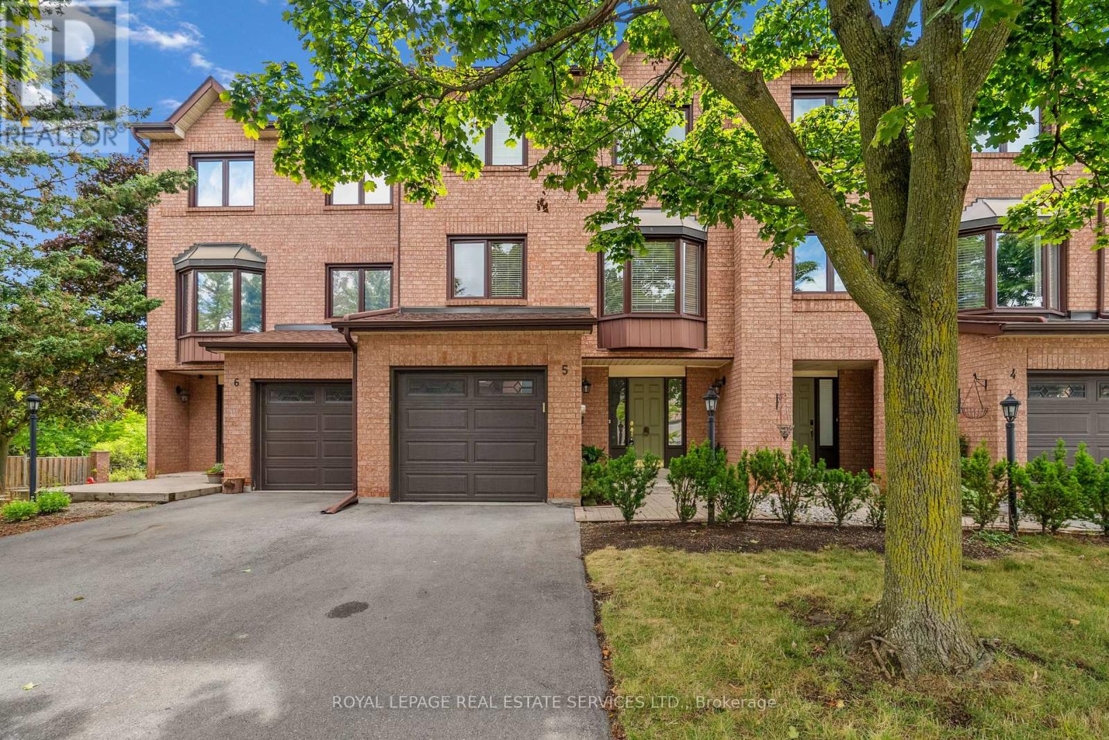 5 - 1100 Queens Avenue, Oakville, Ontario  L6H 2B5 - Photo 2 - W12416243