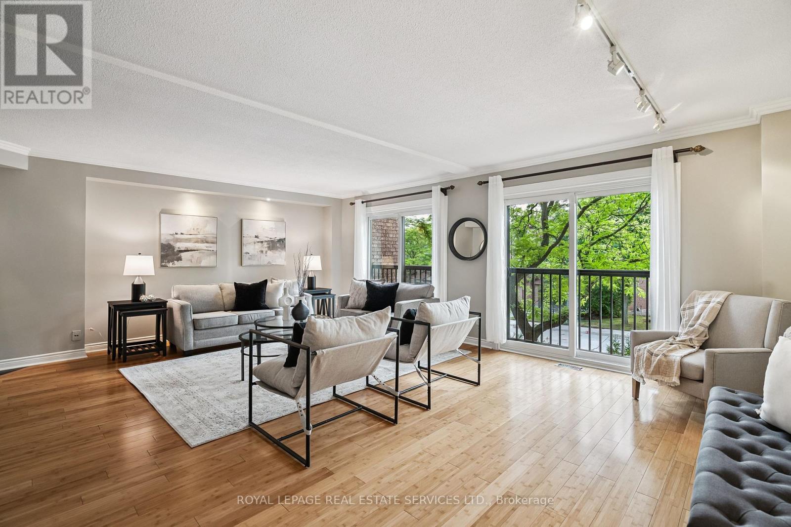 5 - 1100 Queens Avenue, Oakville, Ontario  L6H 2B5 - Photo 4 - W12416243
