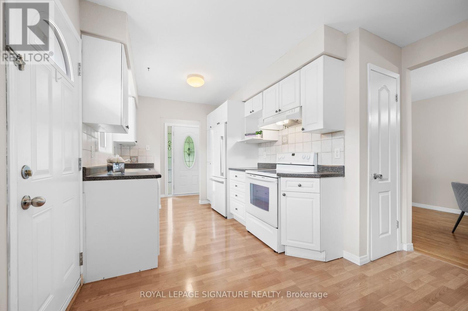 1908 Bonnymede Drive, Mississauga, Ontario  L5J 1E1 - Photo 10 - W12416251