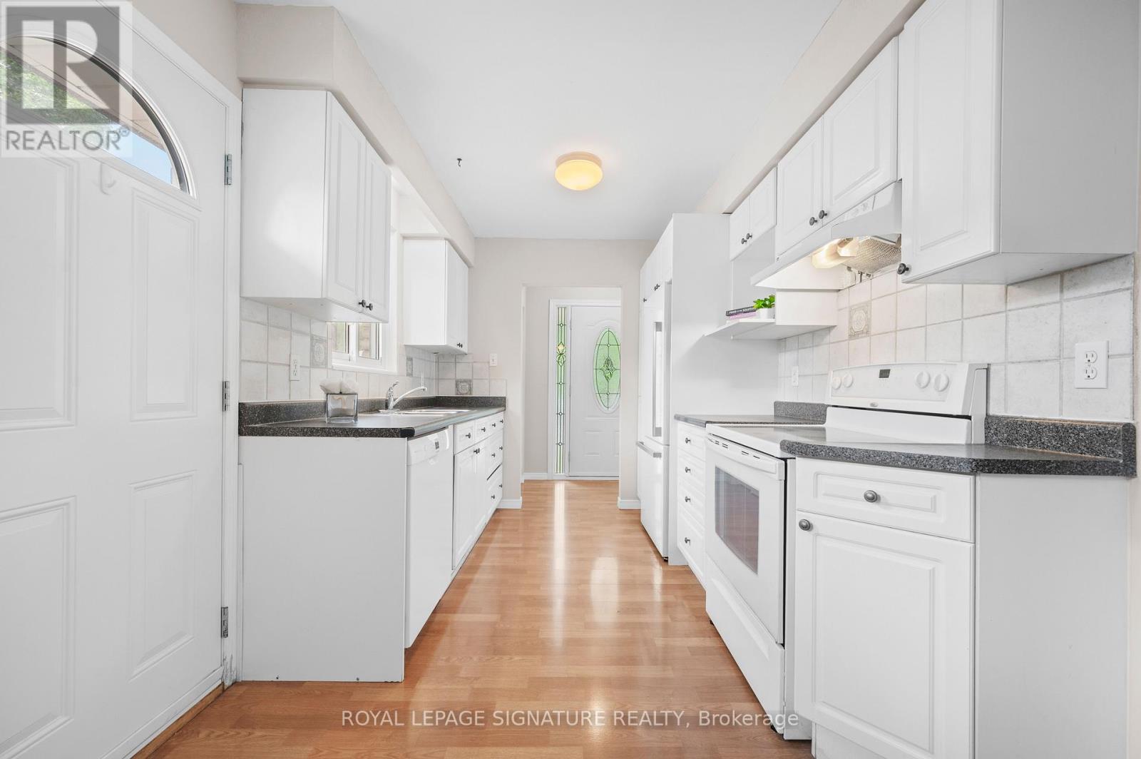 1908 Bonnymede Drive, Mississauga, Ontario  L5J 1E1 - Photo 11 - W12416251