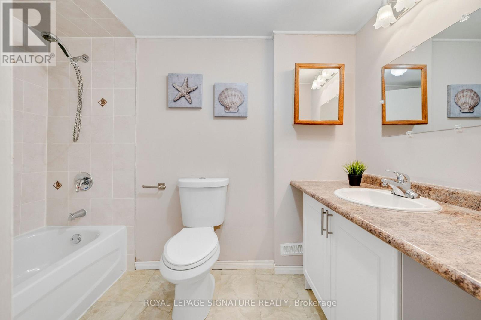 1908 Bonnymede Drive, Mississauga, Ontario  L5J 1E1 - Photo 18 - W12416251