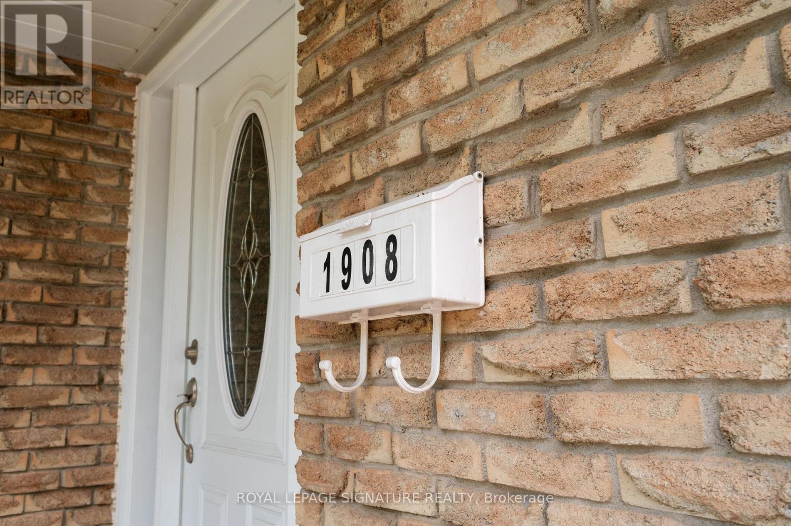 1908 Bonnymede Drive, Mississauga, Ontario  L5J 1E1 - Photo 2 - W12416251