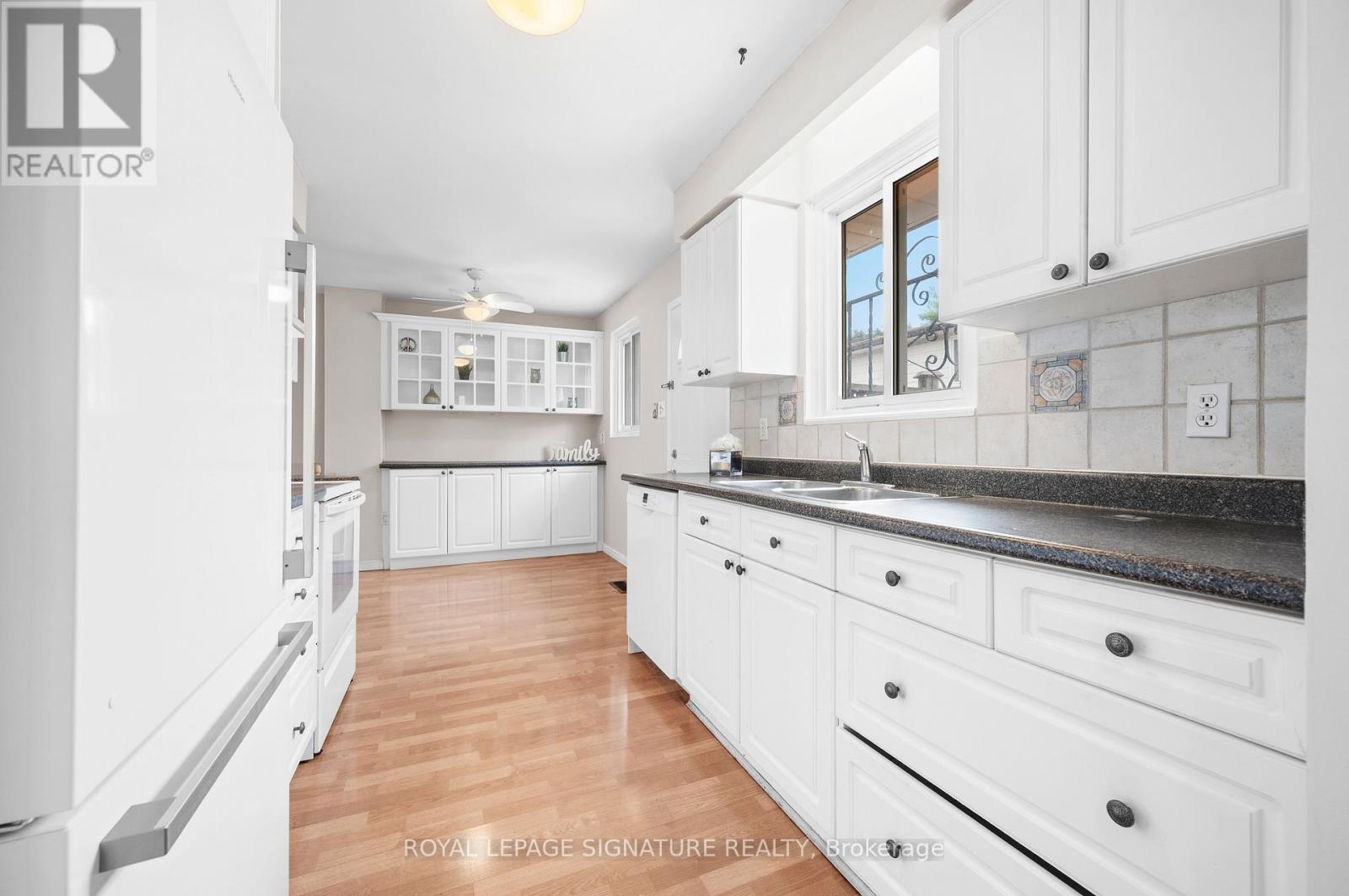1908 Bonnymede Drive, Mississauga, Ontario  L5J 1E1 - Photo 8 - W12416251