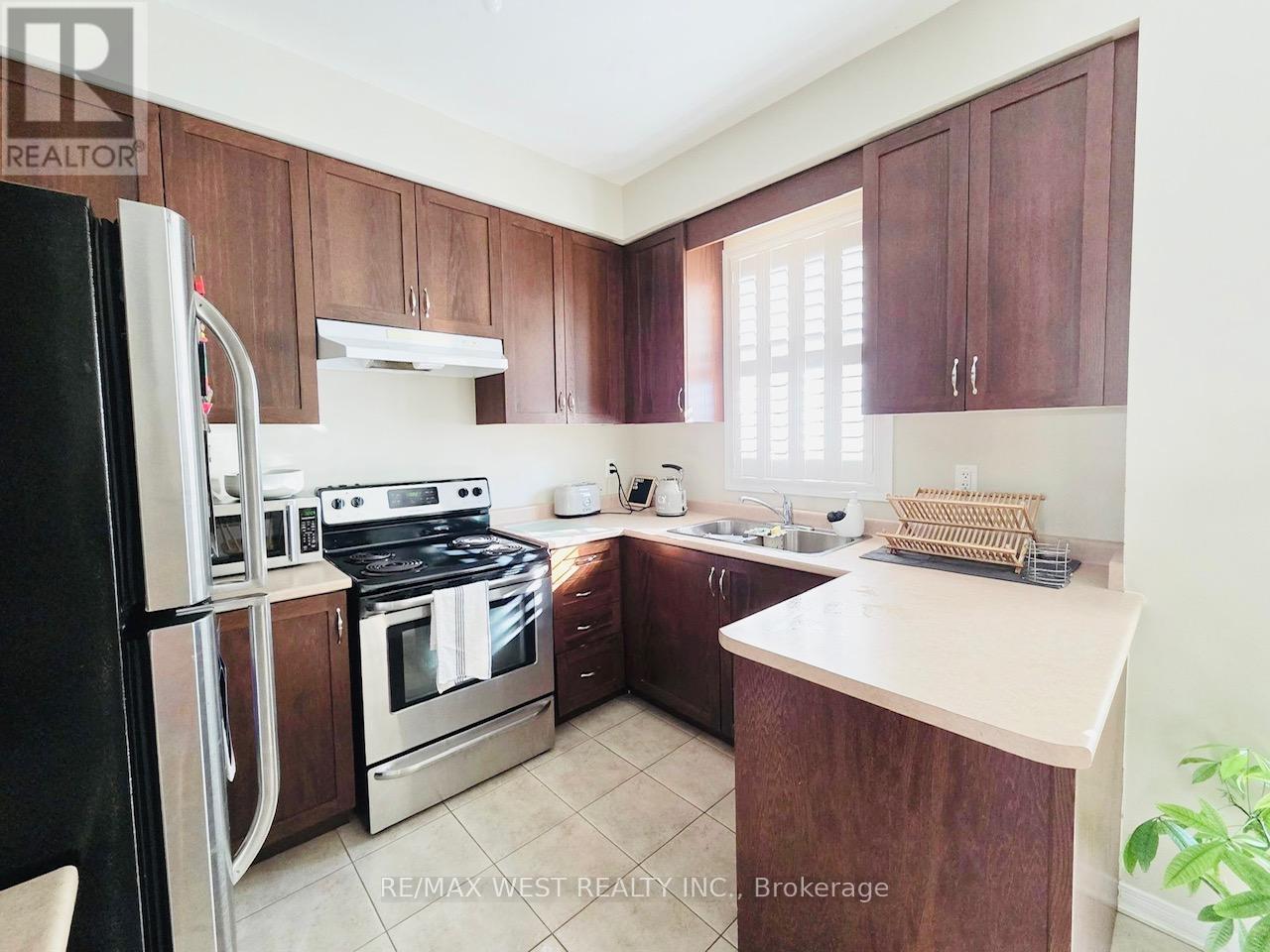 Room - 7208 Triumph Lane, Mississauga, Ontario  L5N 0C5 - Photo 5 - W12416286
