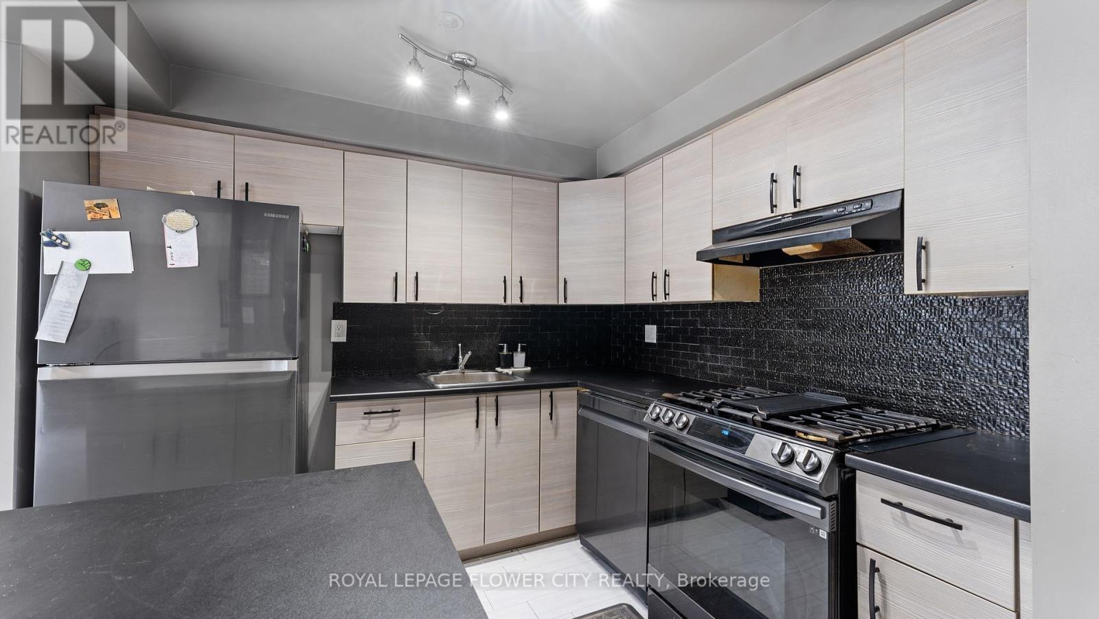 16 - 365 Pioneer Drive, Kitchener, Ontario  N2P 2A6 - Photo 14 - X12416300