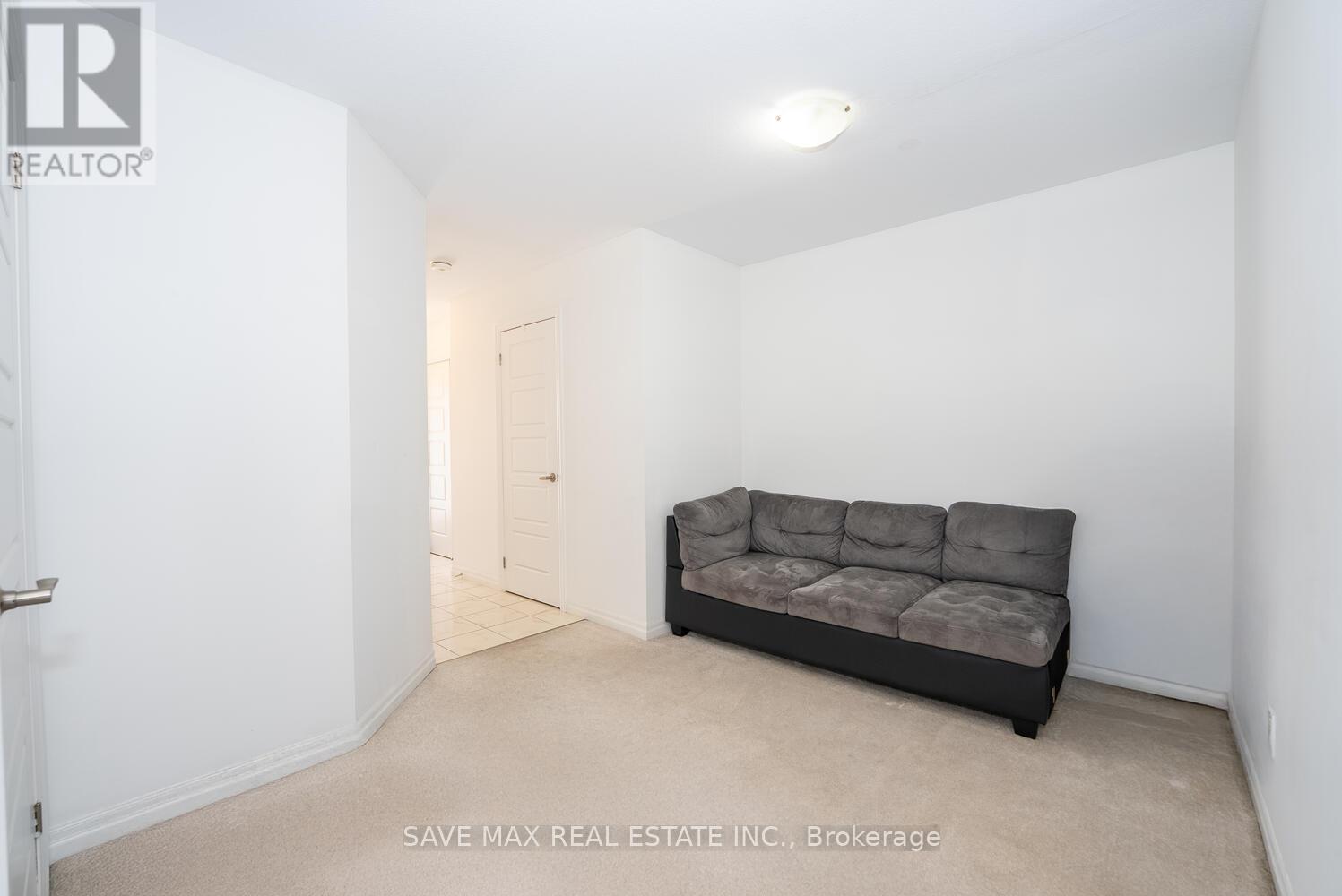 9 Shedrow Place, Kitchener, Ontario  N2R 0R8 - Photo 4 - X12416304