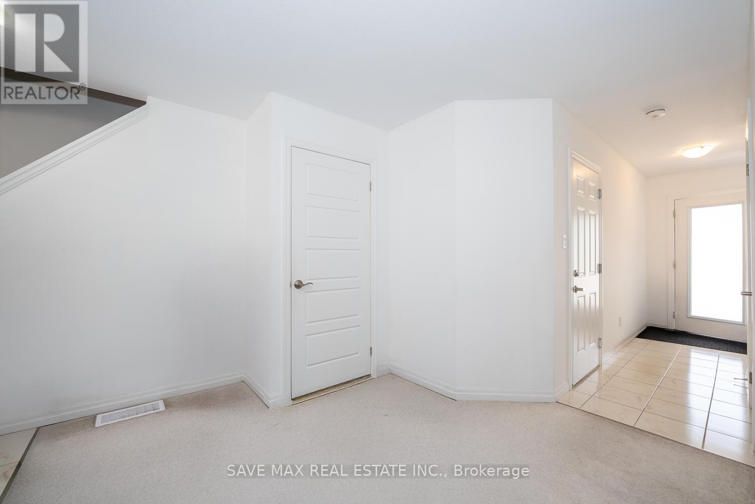 9 Shedrow Place, Kitchener, Ontario  N2R 0R8 - Photo 5 - X12416304