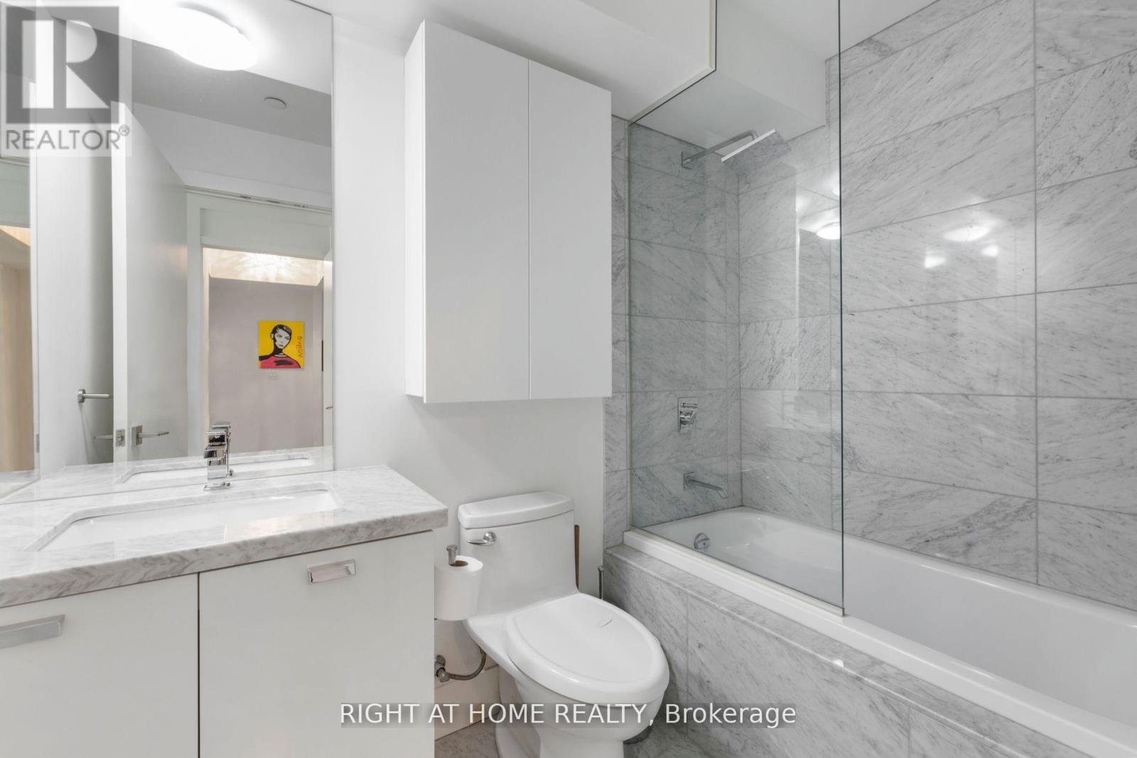 Th 1 - 32 Davenport Road, Toronto, Ontario  M5R 1H3 - Photo 11 - C12416372