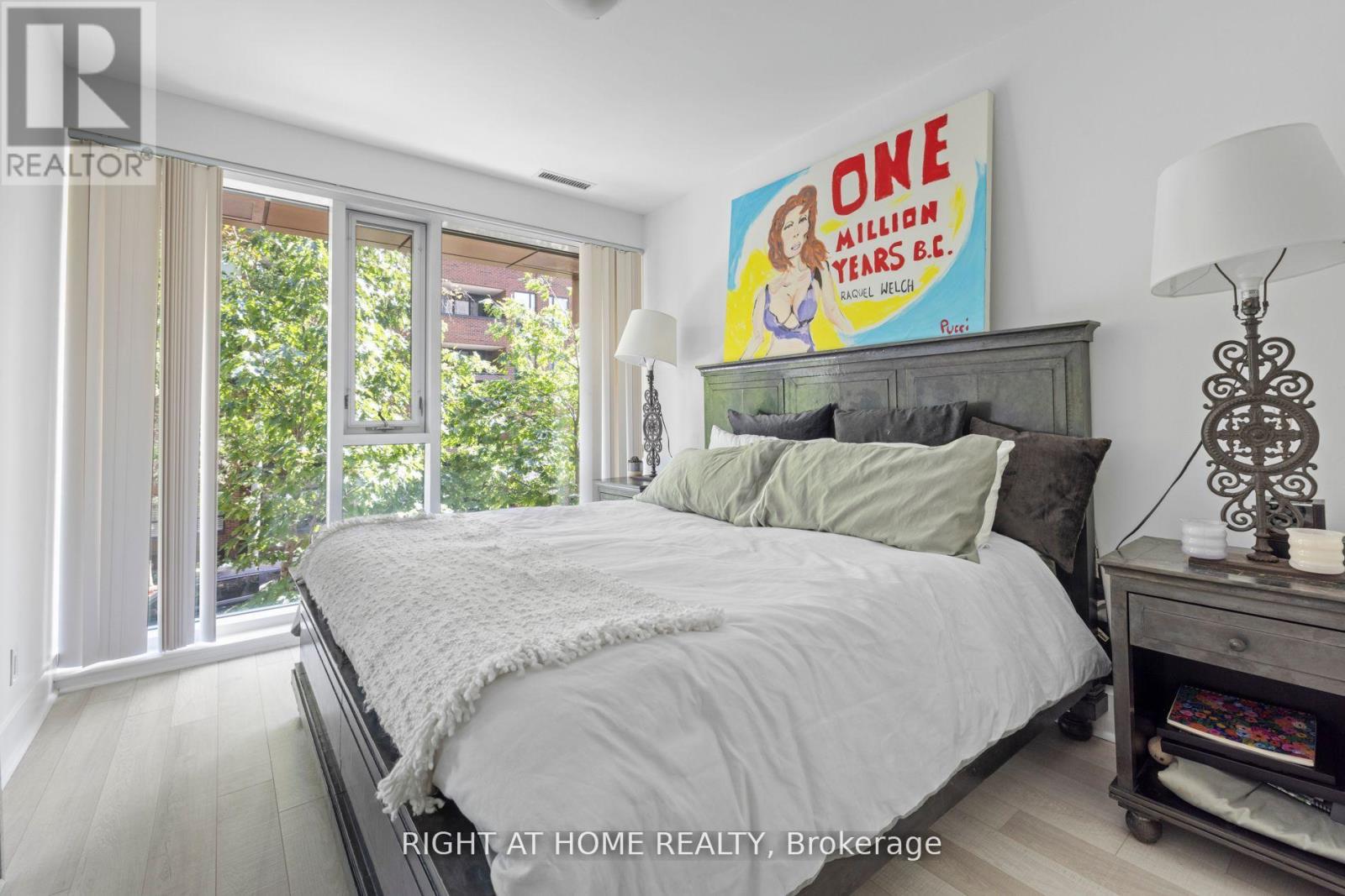 Th 1 - 32 Davenport Road, Toronto, Ontario  M5R 1H3 - Photo 14 - C12416372
