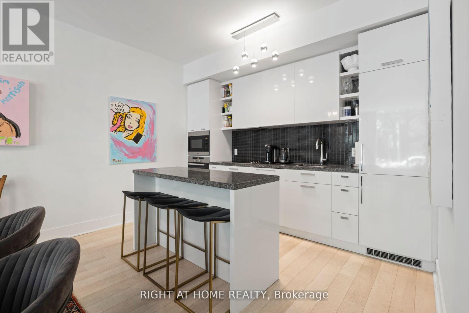Th 1 - 32 Davenport Road, Toronto, Ontario  M5R 1H3 - Photo 17 - C12416372