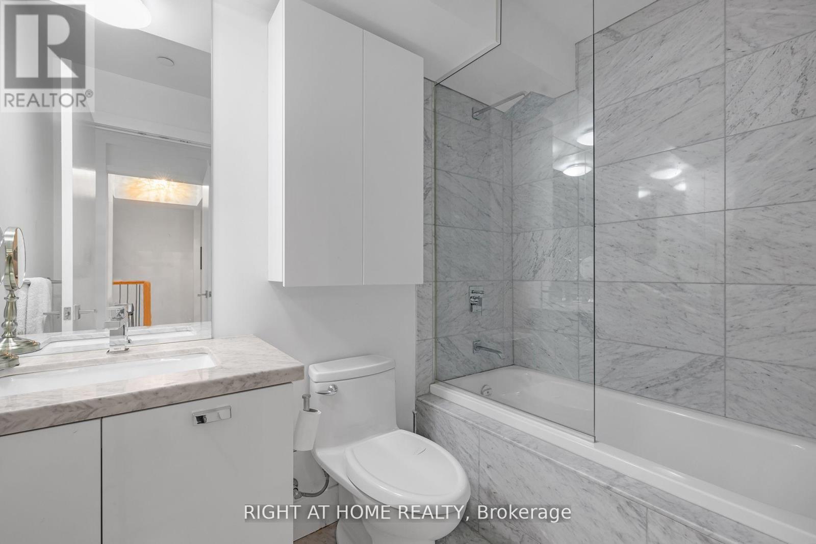 Th 1 - 32 Davenport Road, Toronto, Ontario  M5R 1H3 - Photo 21 - C12416372