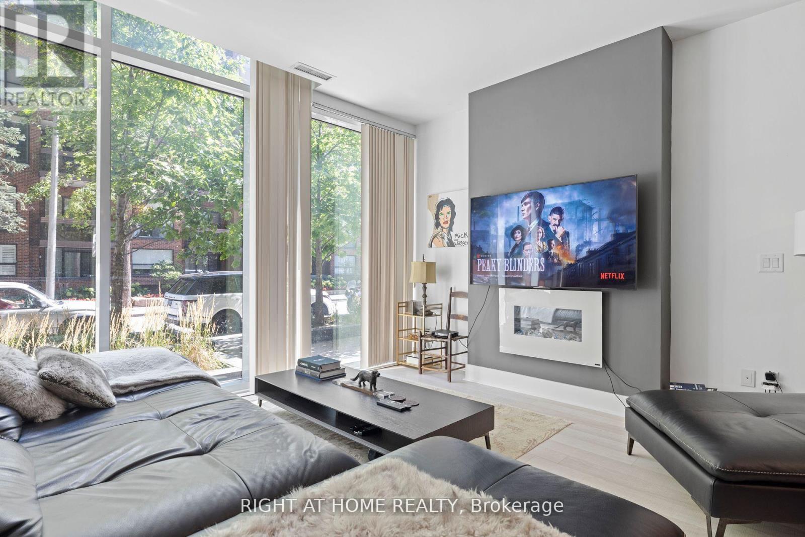 Th 1 - 32 Davenport Road, Toronto, Ontario  M5R 1H3 - Photo 3 - C12416372