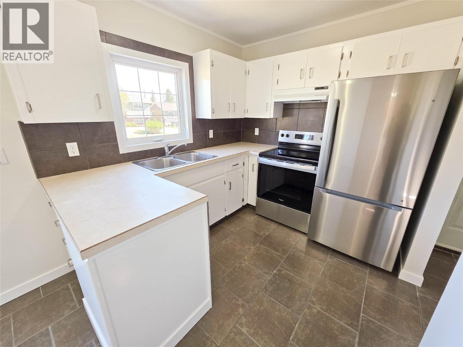9705 10 Street, Dawson Creek, British Columbia  V1G 3S9 - Photo 2 - 10363630