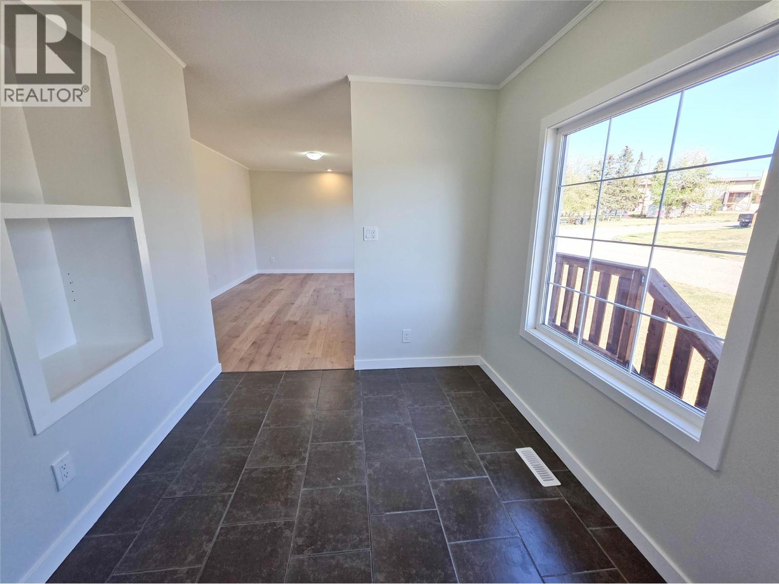 9705 10 Street, Dawson Creek, British Columbia  V1G 3S9 - Photo 4 - 10363630