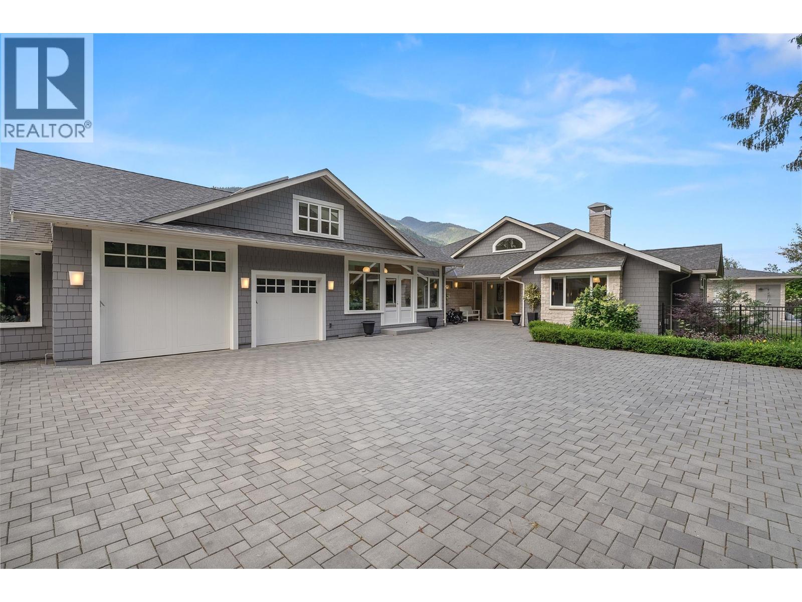 2506 Welch Place, magna bay, British Columbia