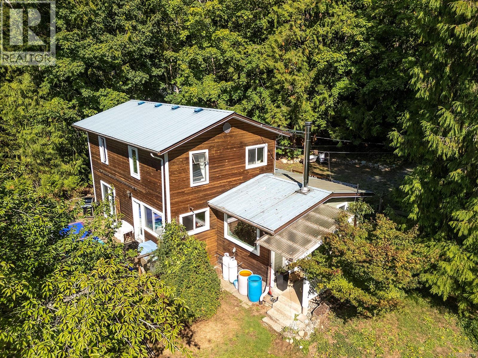 4256 Macaulay Rd, Black Creek, British Columbia  V9J 1E1 - Photo 2 - 1014374