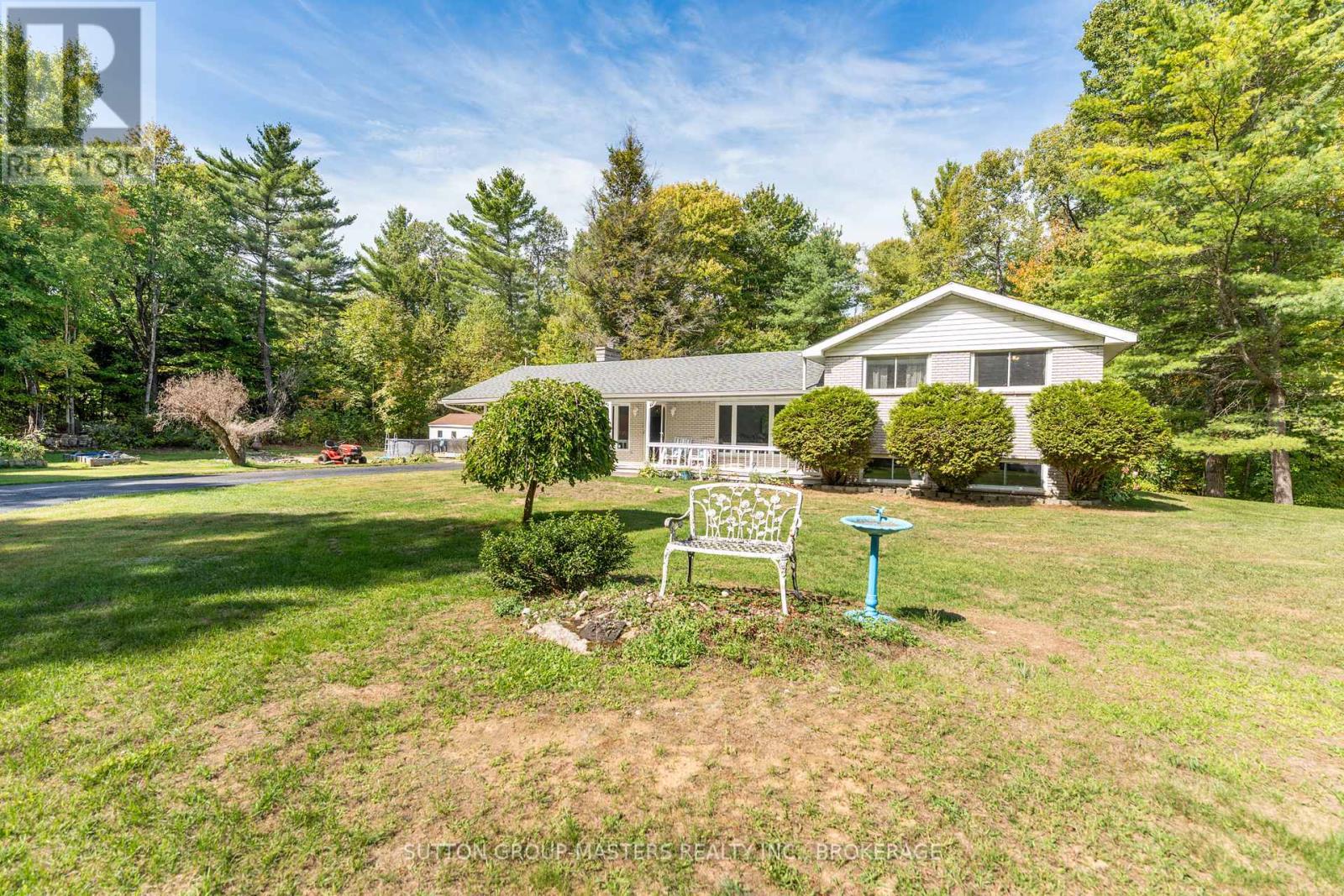 26 Hallecks Road, Front Of Yonge, Ontario  K6V 5T3 - Photo 4 - X12416434