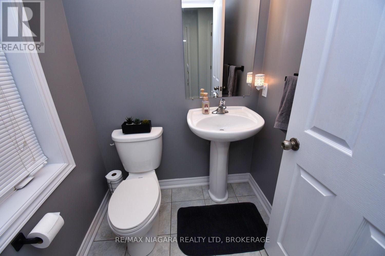 160 Wallace Avenue S, Welland (Lincoln/crowland), Ontario  L3B 1R5 - Photo 11 - X12416400