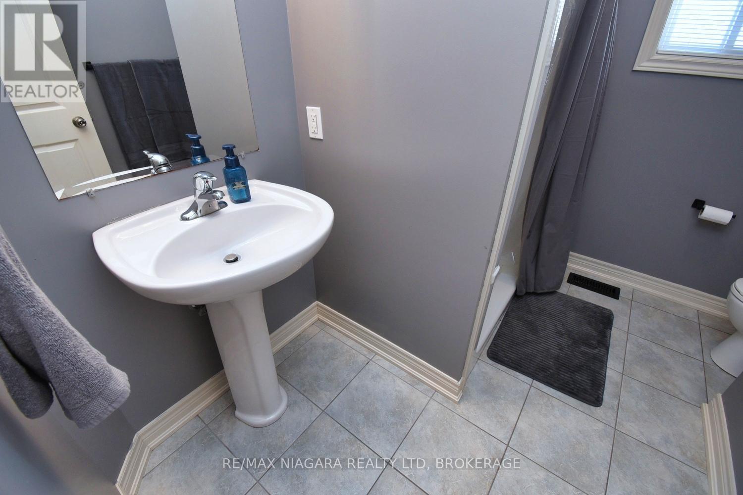 160 Wallace Avenue S, Welland (Lincoln/crowland), Ontario  L3B 1R5 - Photo 22 - X12416400