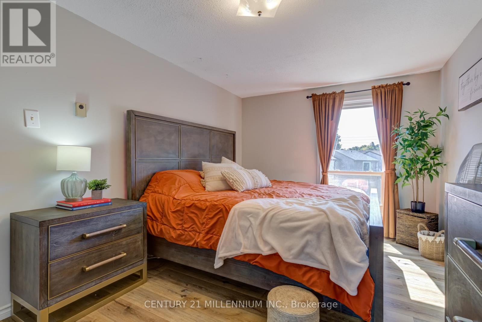 15 Hasting Square, Brampton, Ontario  L6S 2N8 - Photo 11 - W12416346