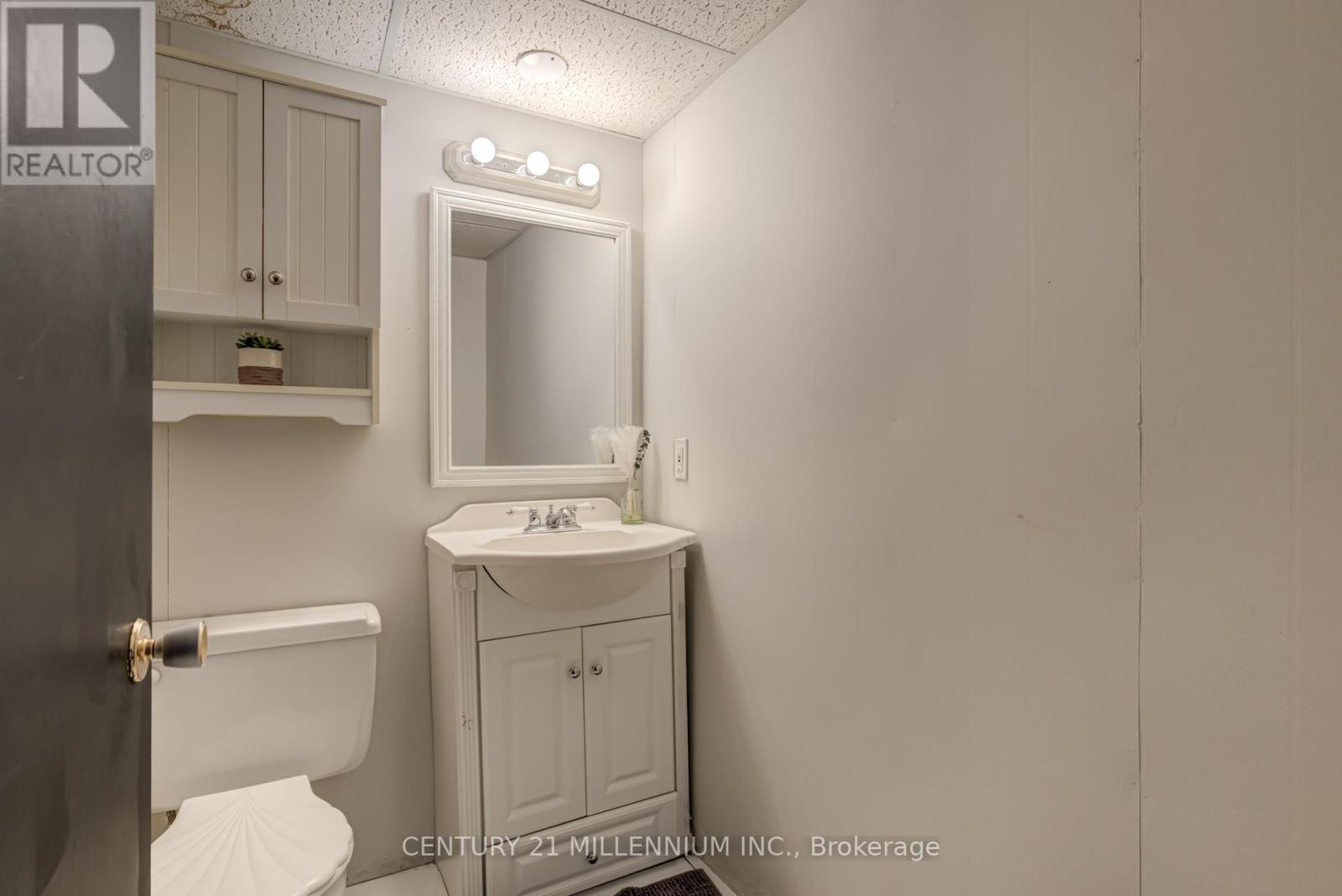 15 Hasting Square, Brampton, Ontario  L6S 2N8 - Photo 17 - W12416346