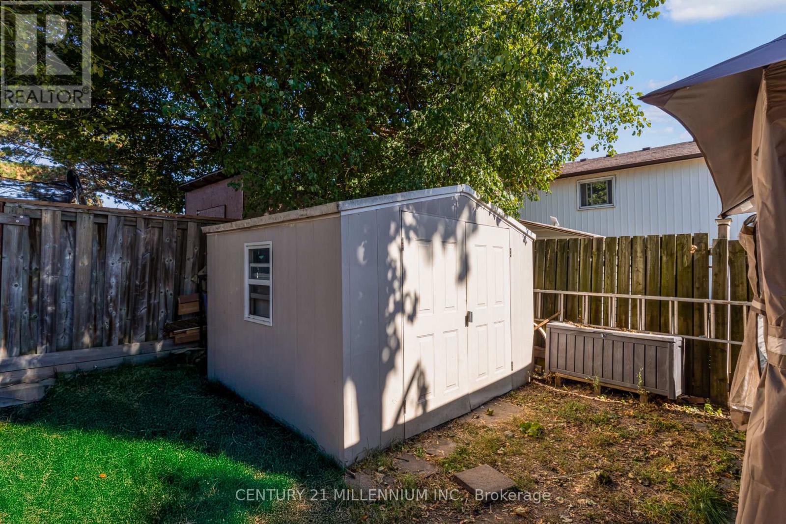 15 Hasting Square, Brampton, Ontario  L6S 2N8 - Photo 18 - W12416346