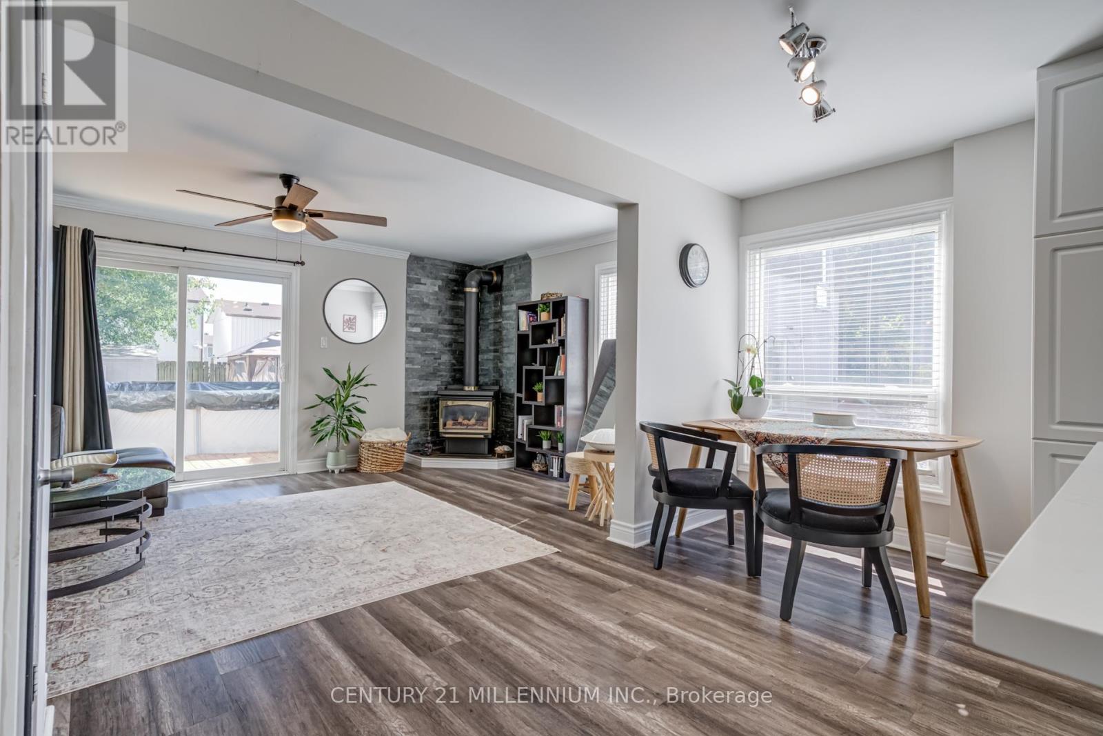 15 Hasting Square, Brampton, Ontario  L6S 2N8 - Photo 7 - W12416346