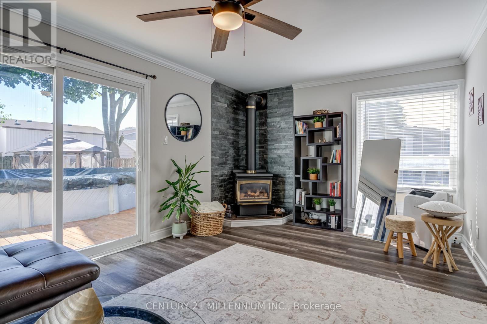 15 Hasting Square, Brampton, Ontario  L6S 2N8 - Photo 8 - W12416346