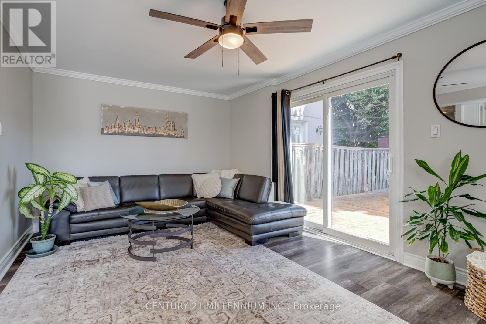 15 Hasting Square, Brampton, Ontario  L6S 2N8 - Photo 9 - W12416346