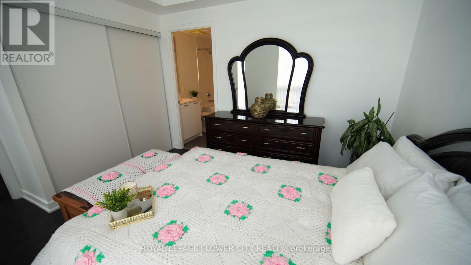 203 - 180 Veterans Drive, Brampton, Ontario  L7A 5G7 - Photo 11 - W12416373