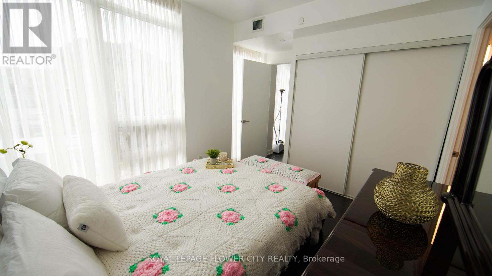 203 - 180 Veterans Drive, Brampton, Ontario  L7A 5G7 - Photo 12 - W12416373