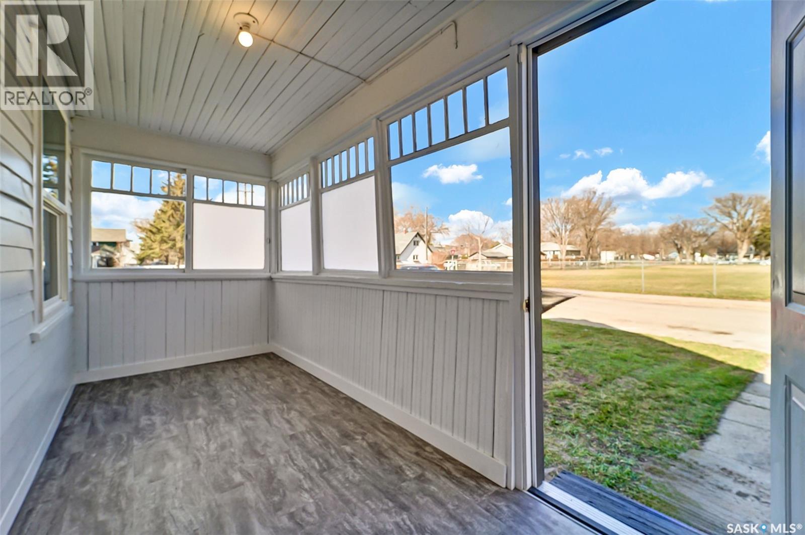 705 L Avenue S, Saskatoon, Saskatchewan  S7M 2H8 - Photo 3 - SK004498